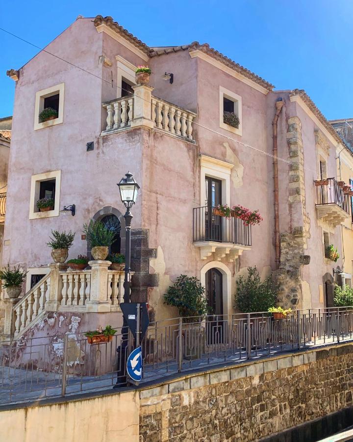 B&B Santapau Charme Living Licodia Eubea Kültér fotó
