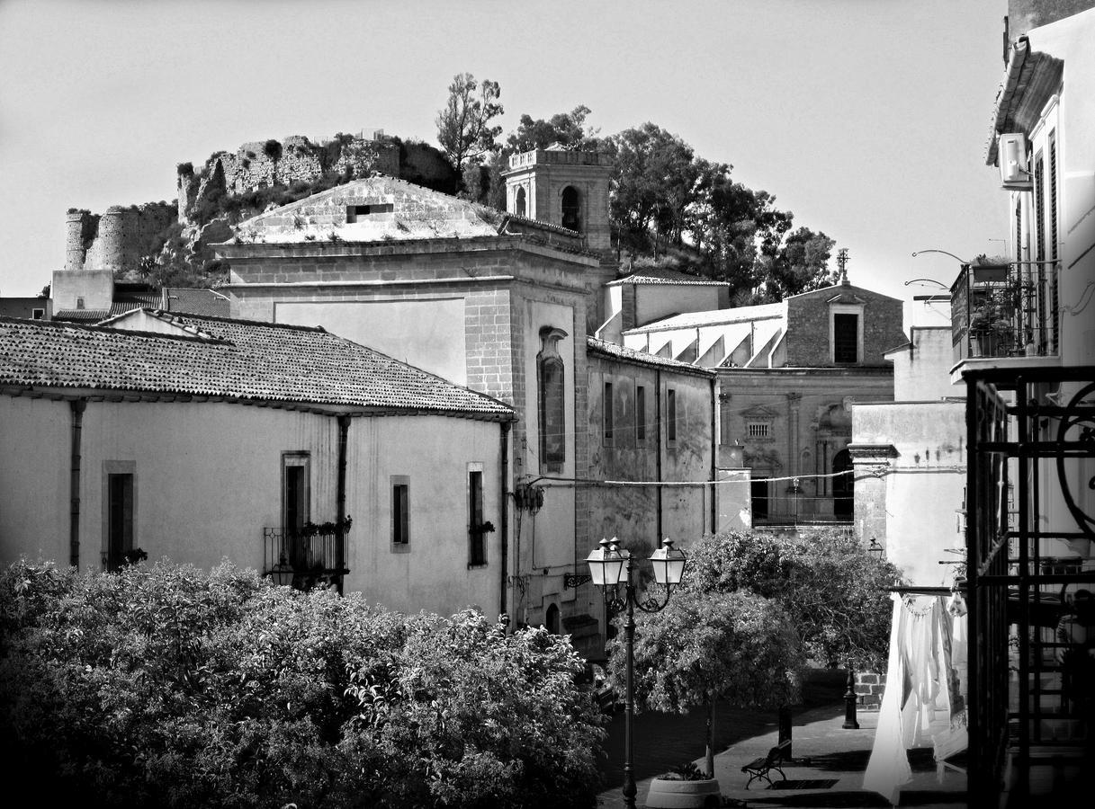 B&B Santapau Charme Living Licodia Eubea Kültér fotó